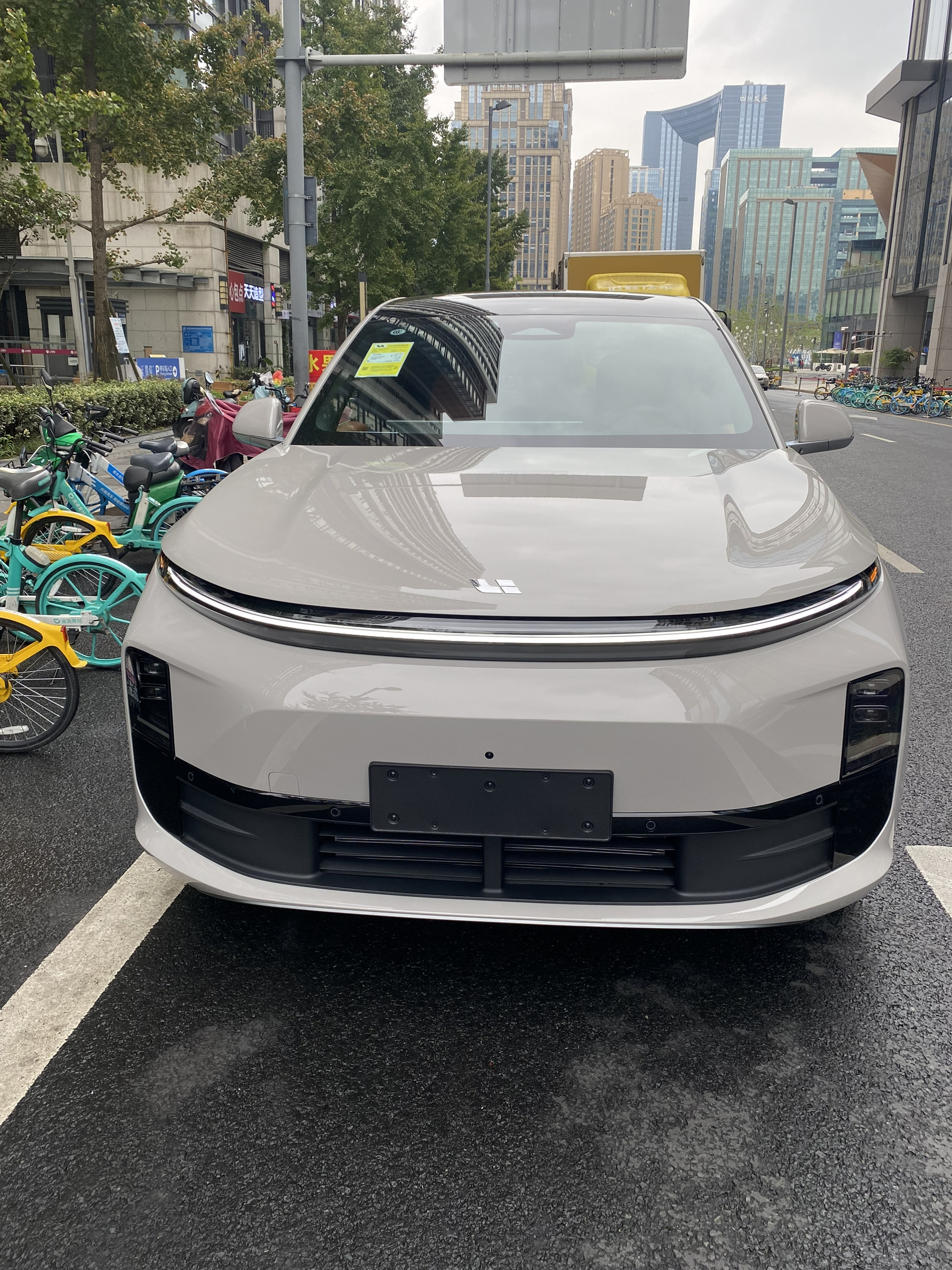 Z6尊龙国际集团 MEGA 高压纯电 MPV